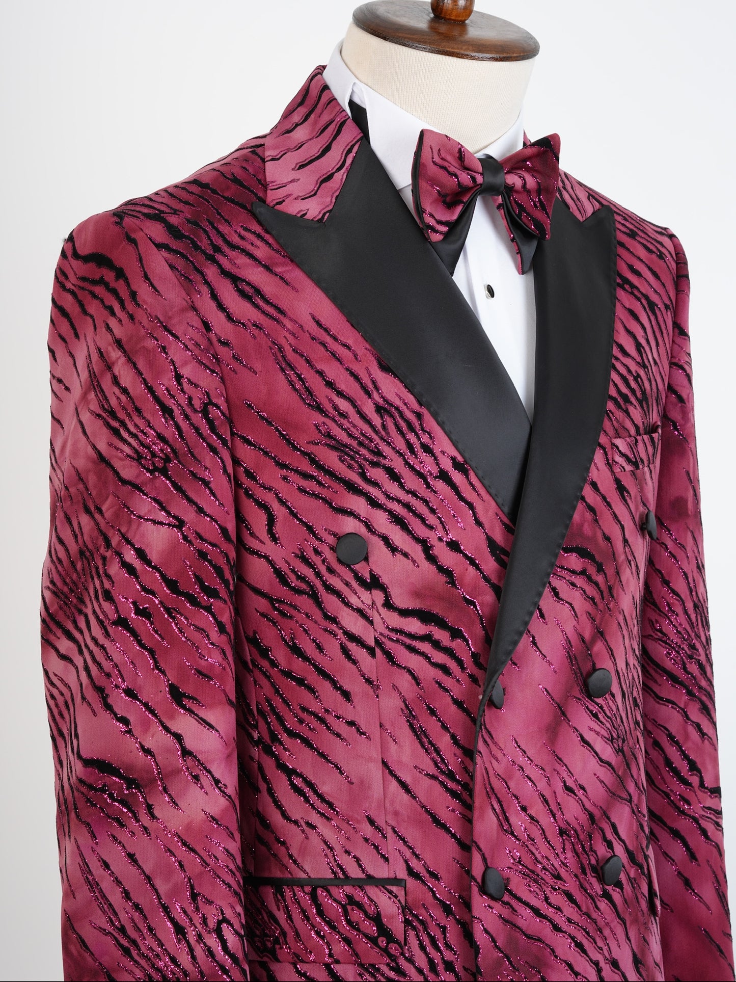 The Crimson Stride – Double Breasted Tuxedo with Tiger Pattern for Bold Occasions