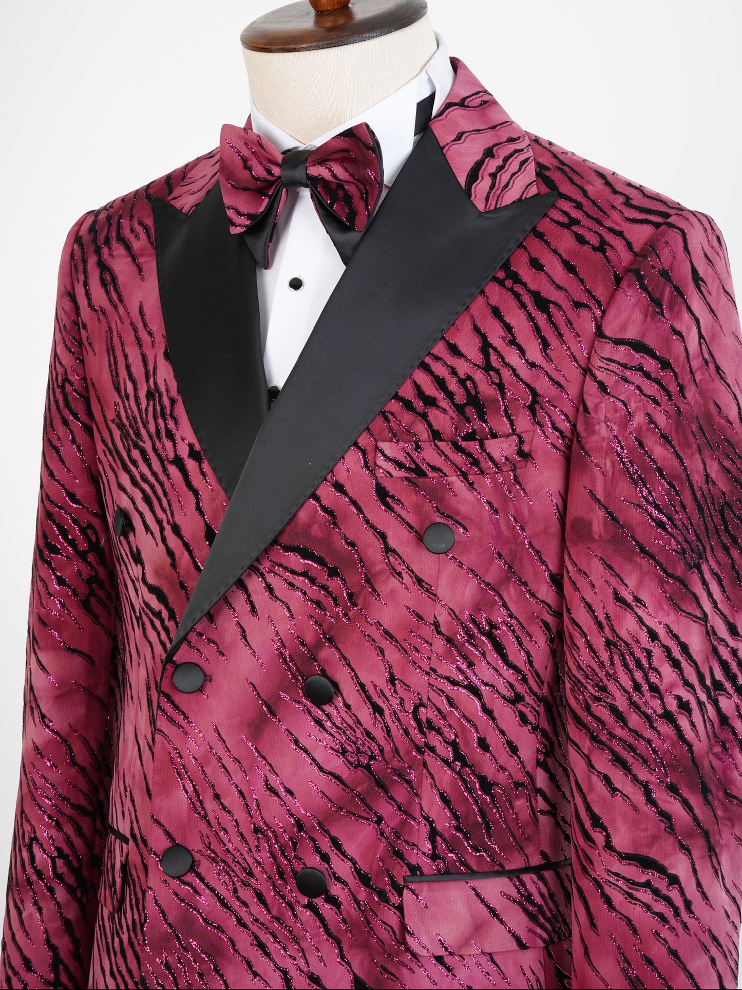 The Crimson Stride – Double Breasted Tuxedo with Tiger Pattern for Bold Occasions