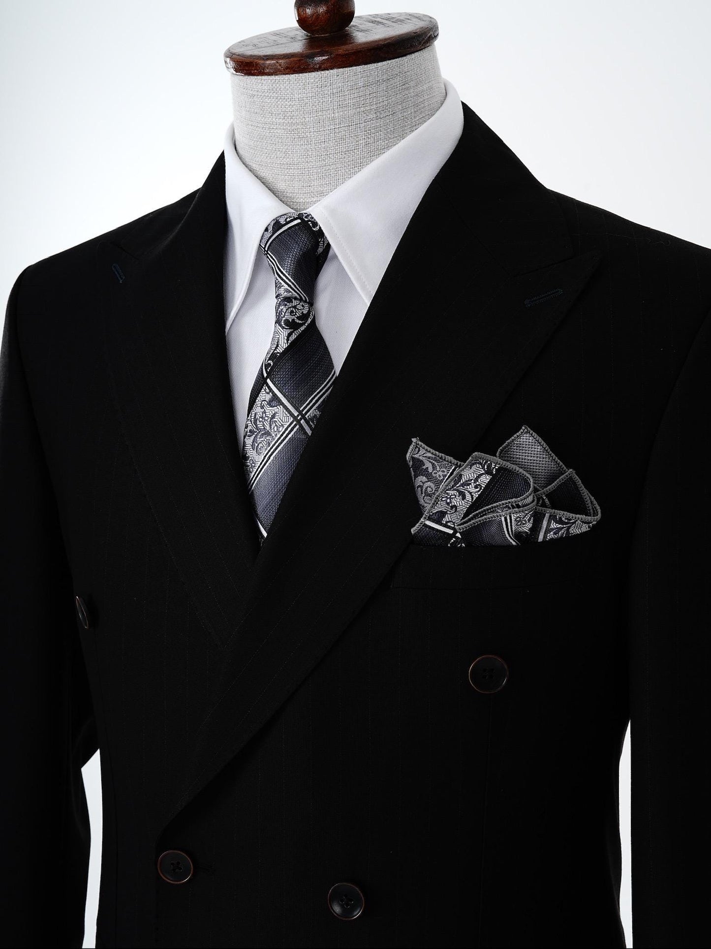 The Modena Parez Suit