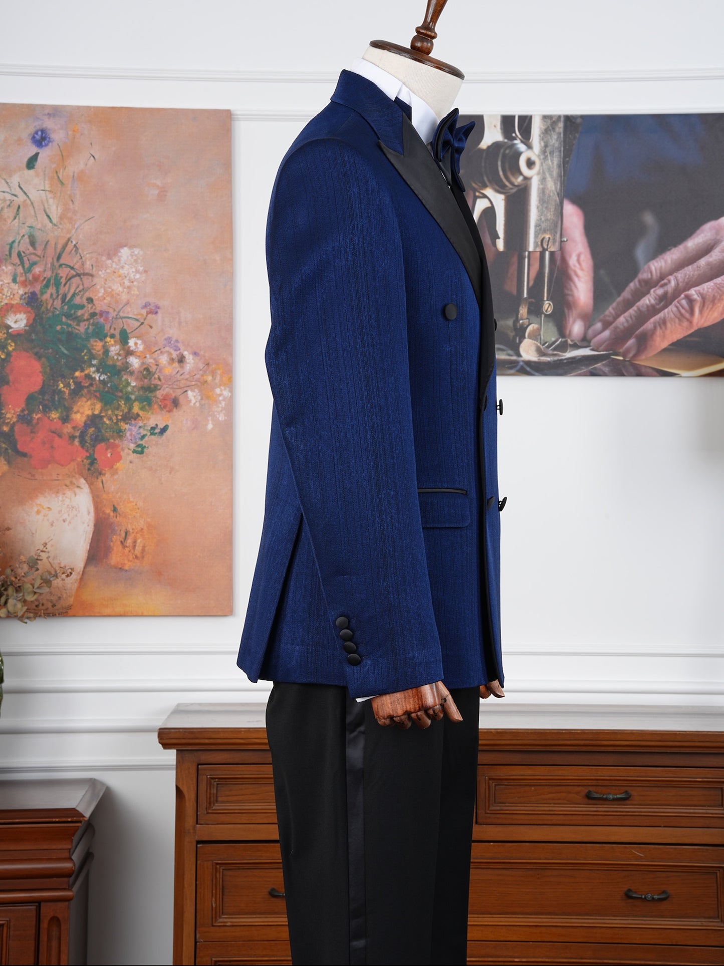 The Sovereign – Navy Double-Breasted Velvet Tuxedo Set