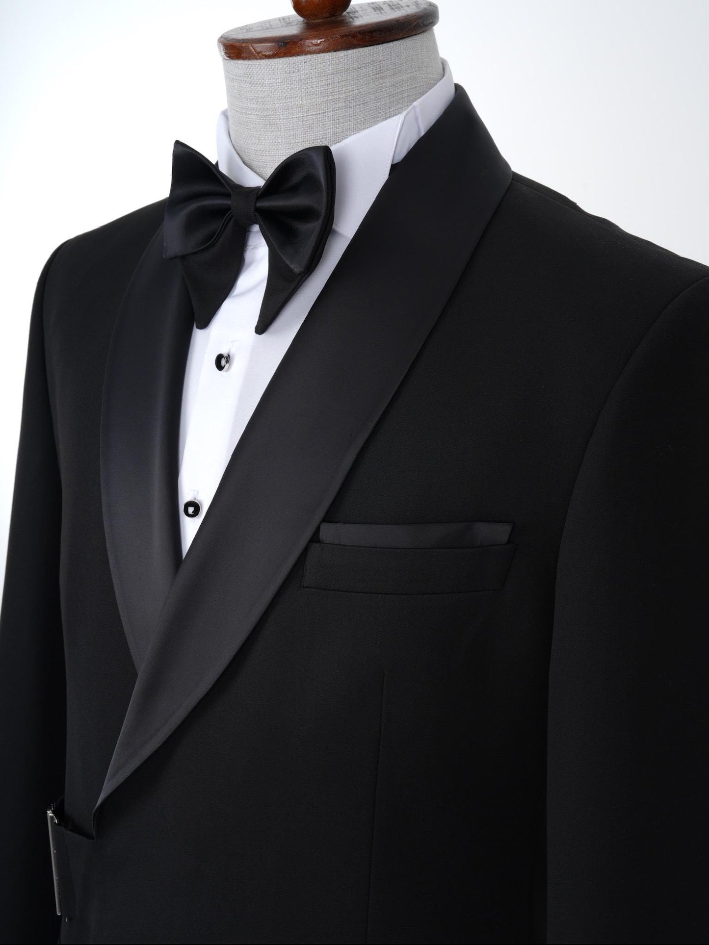 The Stratos Black Parez Tuxedo